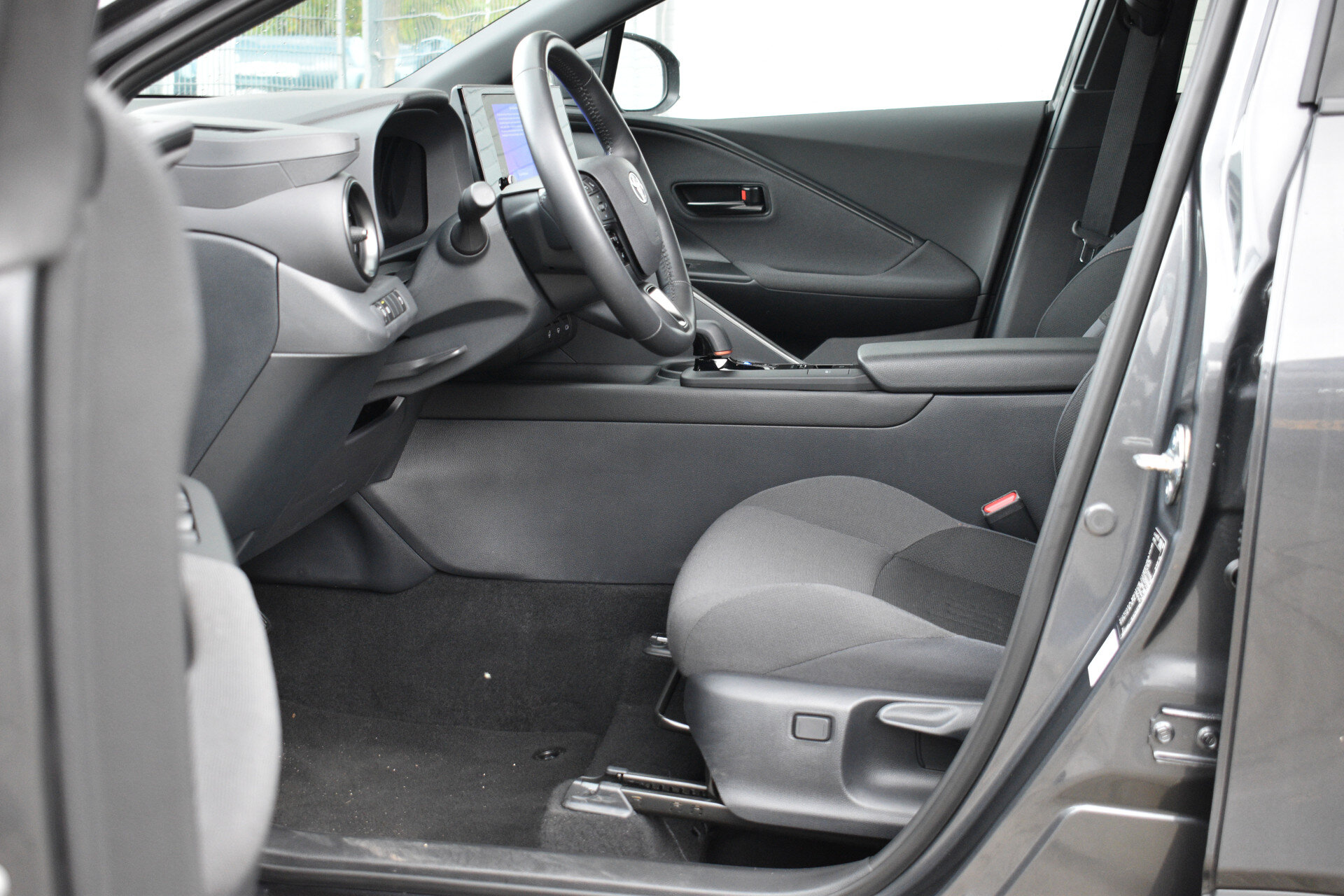 Toyota C-HR 1.8 Hybrid 140 Dynamic Plus Limited Automaat 140pk - Afbeelding 2