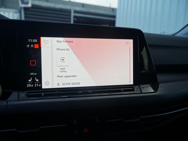 Apple Carplay/Android Auto Apple Carplay/Android Auto