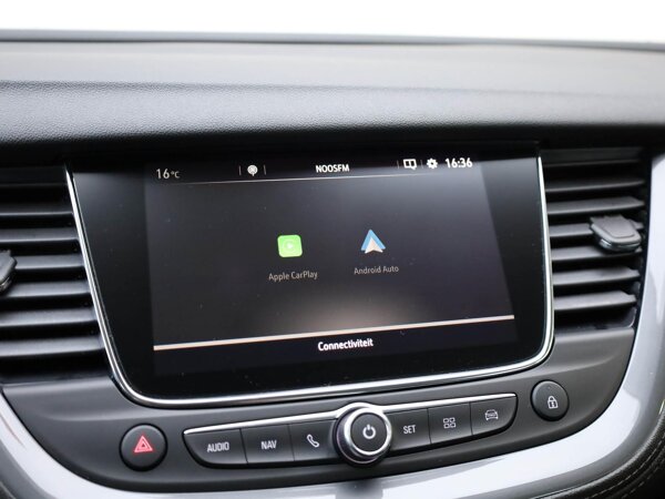 Apple Carplay/Android Auto Apple Carplay/Android Auto
