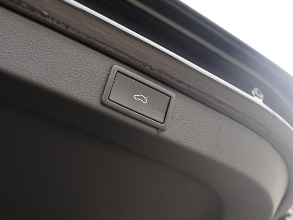 elektrisch bedienbare achterklep met sensorsturing