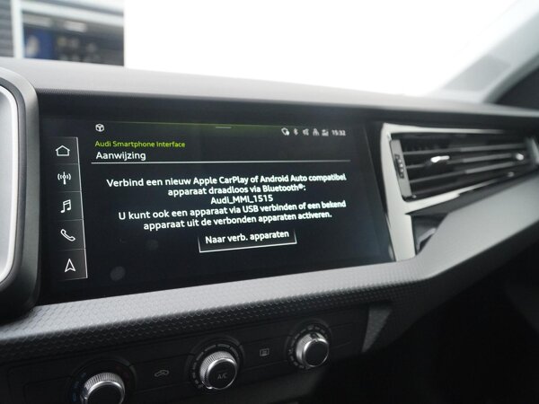 Apple Carplay/Android Auto Apple Carplay/Android Auto