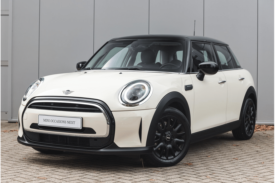 MINI Hatchback Cooper Automaat - Afbeelding 1