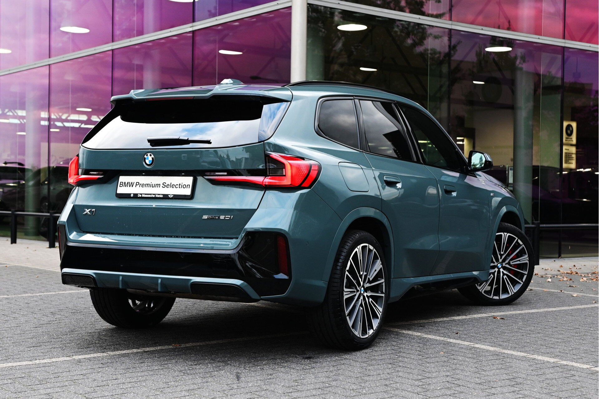 BMW X1 sDrive20i High Executive M Sport Automaat - Afbeelding 2