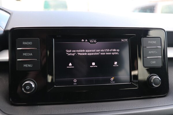 Apple Carplay/Android Auto Apple Carplay/Android Auto