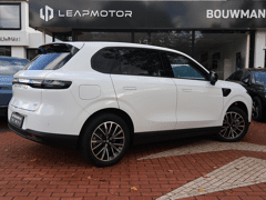Leapmotor B10 EV 67,1 kWh 218PK Design ProMax, Rijklaarprijs | NIEUW | Panoramadak | Navigatie | Camera | Adaptieve Cruise Control - Afbeelding 4