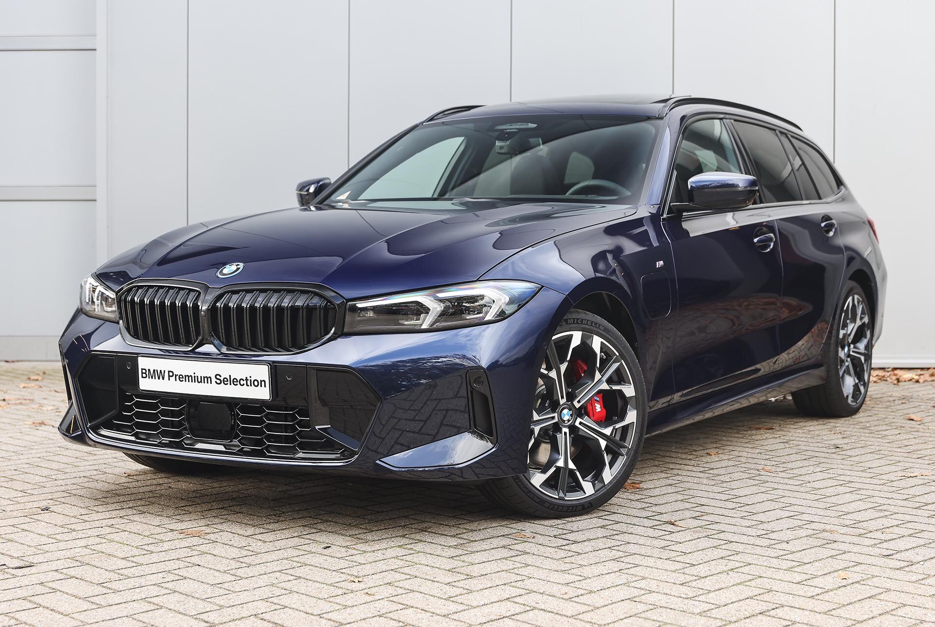 BMW 3 Serie Touring 330e High Executive M Sport Automaat