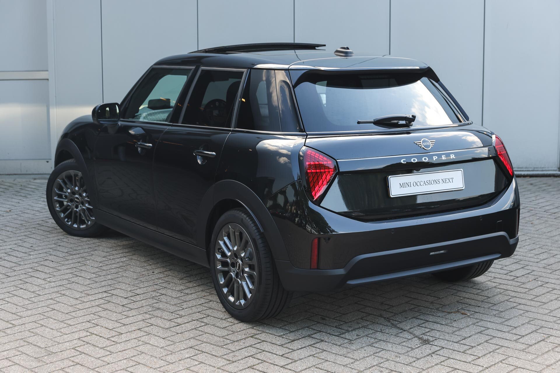 MINI Hatchback Cooper C Automaat - Afbeelding 2