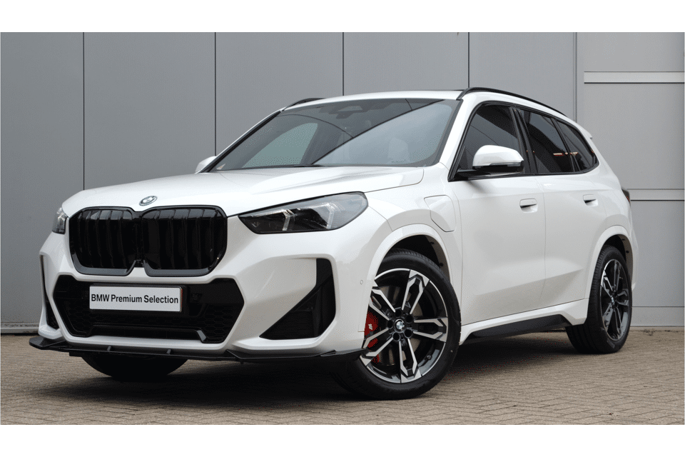 BMW X1 xDrive25e High Executive M Sporrt Automaat - Afbeelding 1