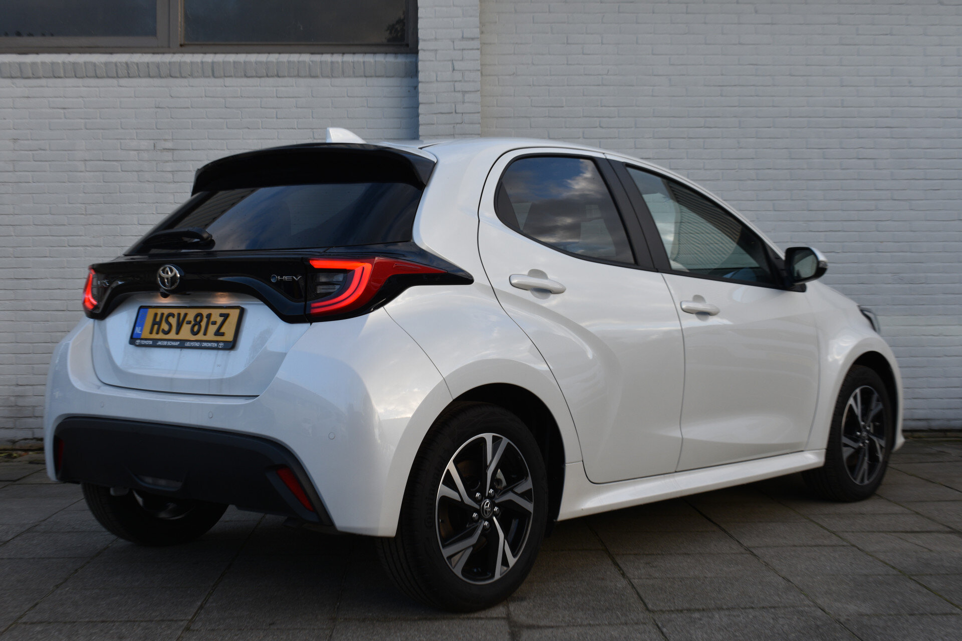 Toyota Yaris 1.5 Hybrid 115 First Edition Limited Automaat 116pk - Afbeelding 3