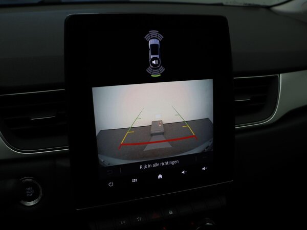 Parkeersensoren achter met achteruitrijcamera en sonische weergave Parkeersensoren achter met achteruitrijcamera en sonische weergave