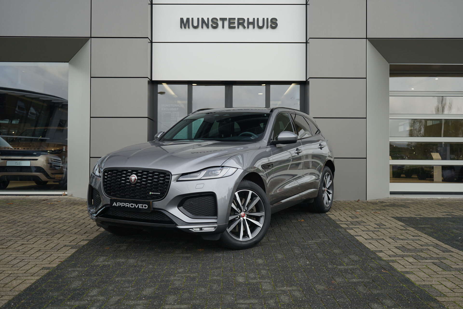 Jaguar F-PACE 2.0 P400e PHEV R-Dynamic SE | Occasion Lease vanaf € 1.184,00 p/m