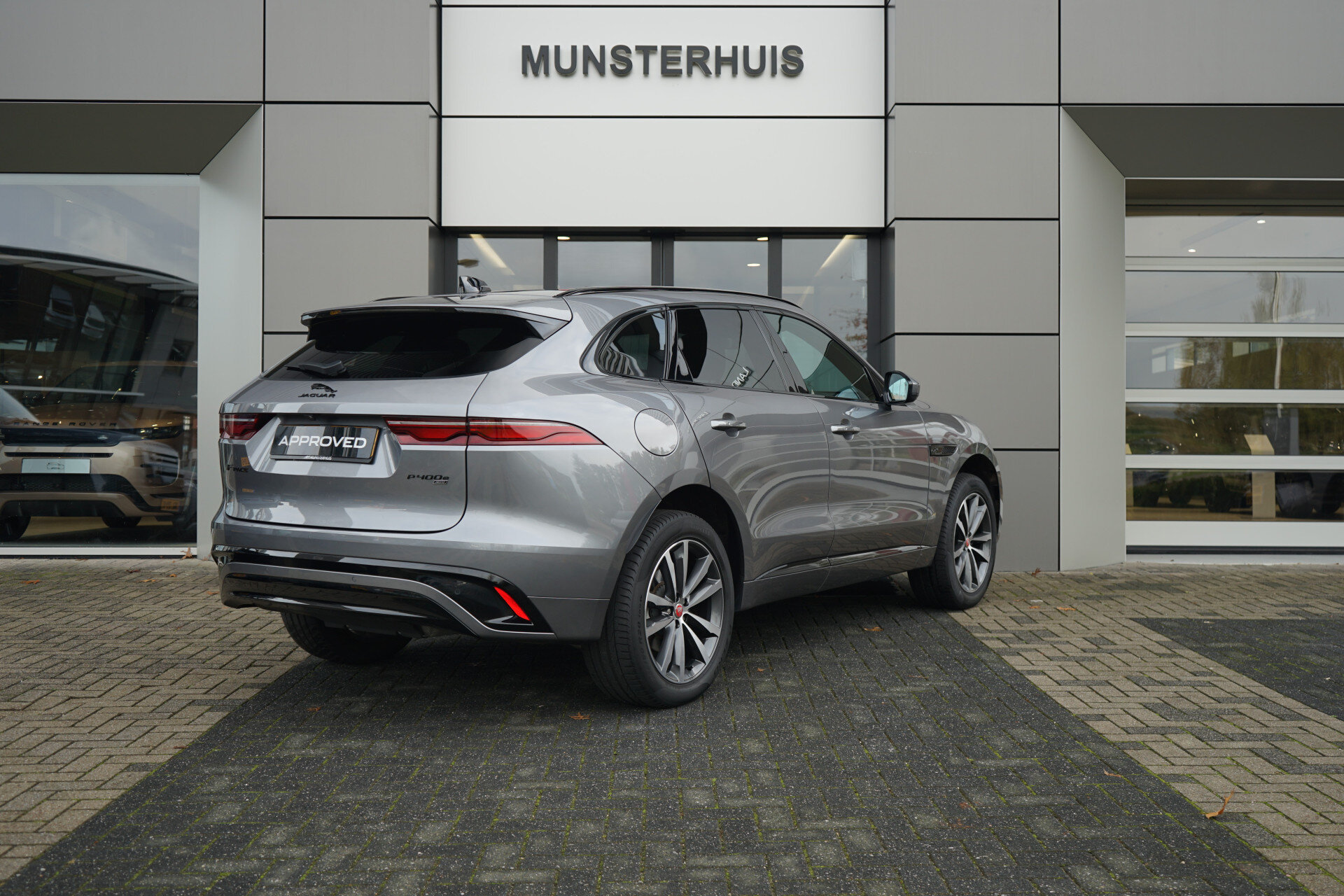 Jaguar F-PACE 2.0 P400e PHEV R-Dynamic SE | Occasion Lease vanaf € 1.184,00 p/m - Afbeelding 2