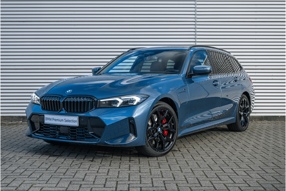 BMW 3 Serie Touring 330e High Executive M Sport Automaat - Afbeelding 1