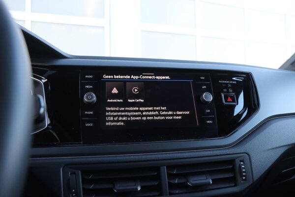 Apple Carplay/Android Auto Apple Carplay/Android Auto