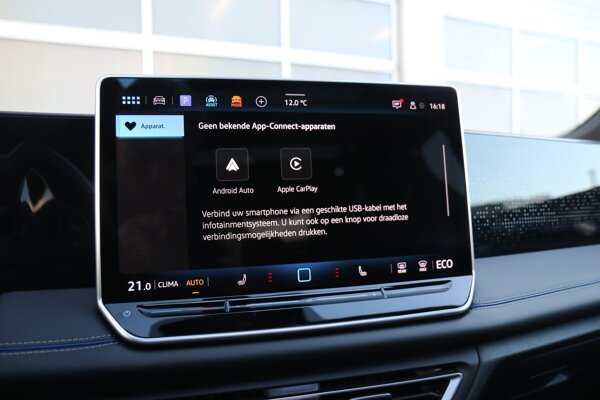 Apple Carplay/Android Auto Apple Carplay/Android Auto