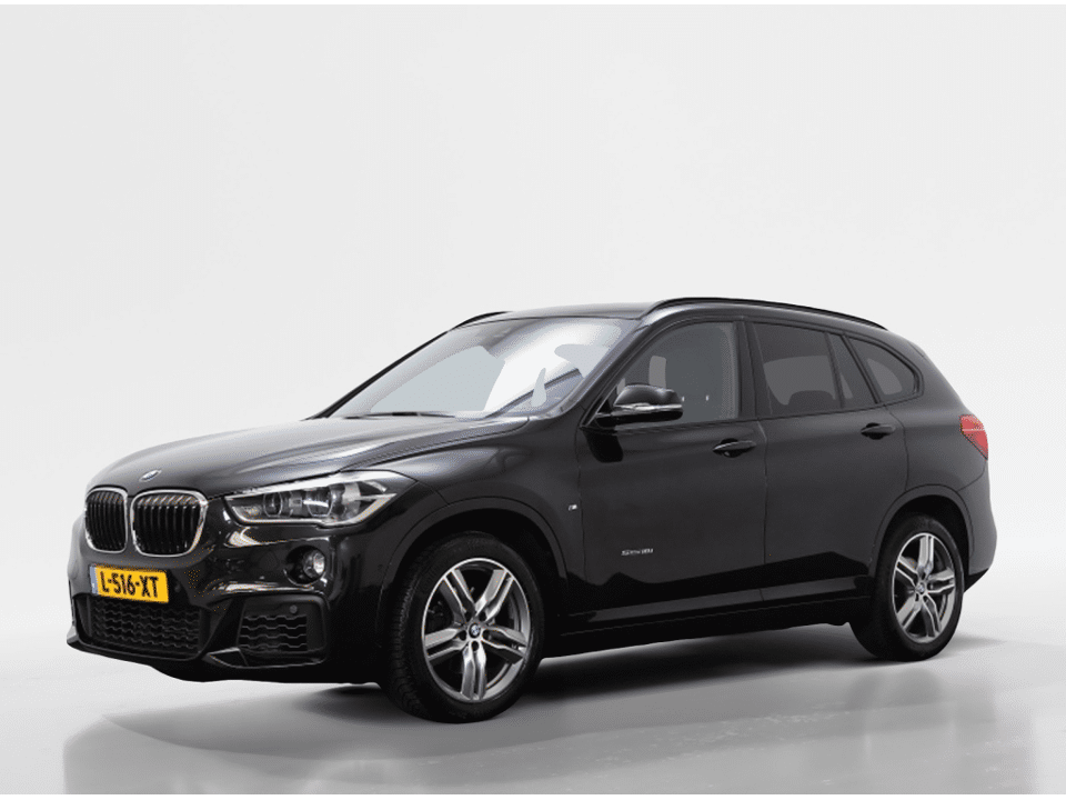 BMW X1 sDrive18i Executive | M-Sport | afn. Trekhaak | Panoramadak | - Afbeelding 1