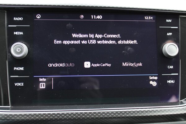 Apple CarPlay/Android Auto Apple CarPlay/Android Auto