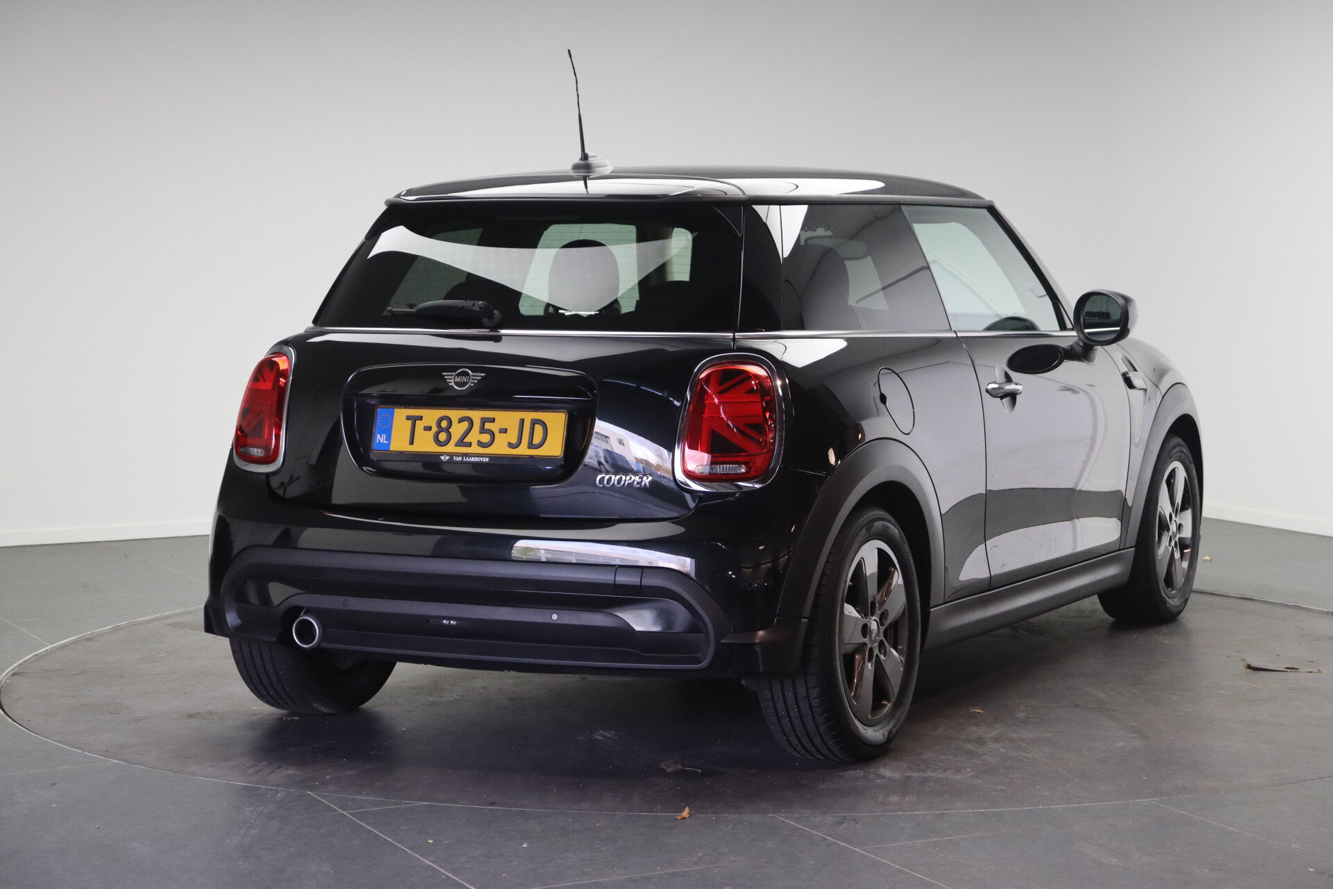 MINI Hatchback Cooper Automaat - Afbeelding 3