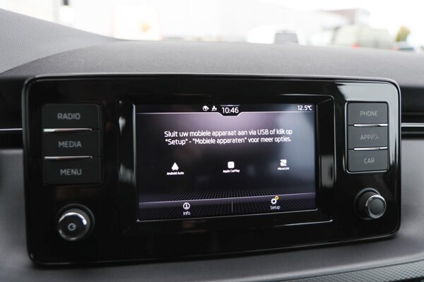 Apple Carplay/Android Auto Apple Carplay/Android Auto