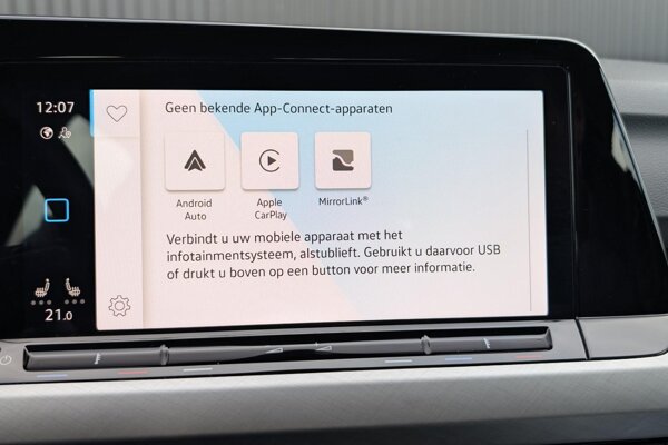 Apple Carplay/Android Auto Apple Carplay/Android Auto