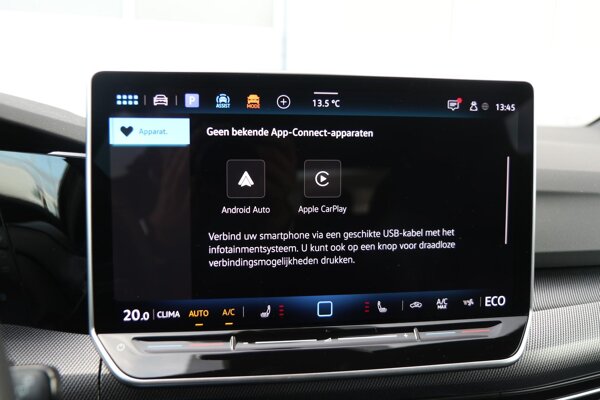 Apple Carplay/Android Auto Apple Carplay/Android Auto
