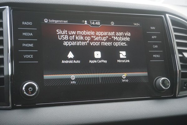 Apple Carplay/Android Auto Apple Carplay/Android Auto