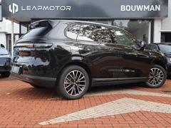 Leapmotor B10 EV 67,1 kWh 218PK Design ProMax, Rijklaarprijs | NIEUW | Panoramadak | Navigatie | Camera | Adaptieve Cruise Control - Afbeelding 4