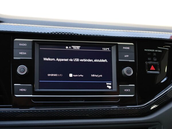 Apple Carplay/Android Auto Apple Carplay/Android Auto