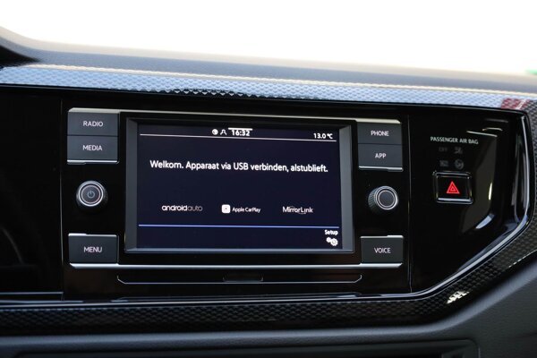 Apple Carplay/Android Auto Apple Carplay/Android Auto