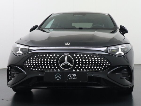 Verlichte grille met Mercedes-Benz sterrenpatroon, geanimeerd