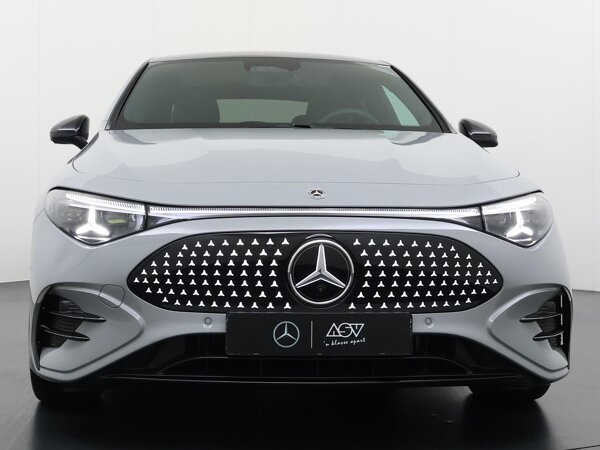 Verlichte grille met Mercedes-Benz sterrenpatroon, geanimeerd Verlichte grille met Mercedes-Benz sterrenpatroon, geanimeerd