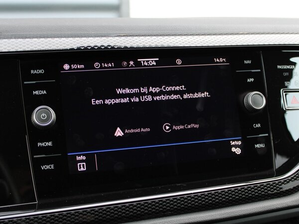 Apple Carplay/Android Auto Apple Carplay/Android Auto