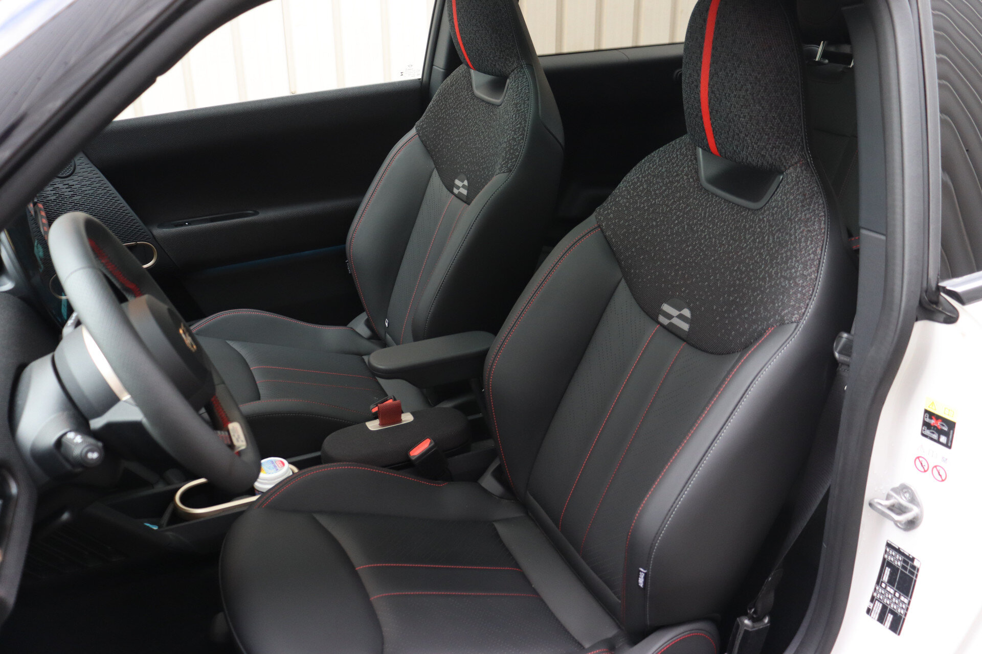 MINI Hatchback Cooper SE - Afbeelding 4