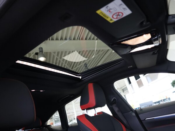 Elektrisch bediend glazen schuif-/kanteldak Elektrisch bediend glazen schuif-/kanteldak