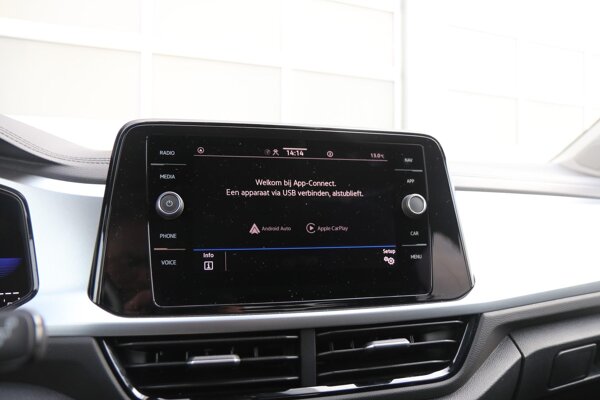 Apple Carplay/Android Auto Apple Carplay/Android Auto