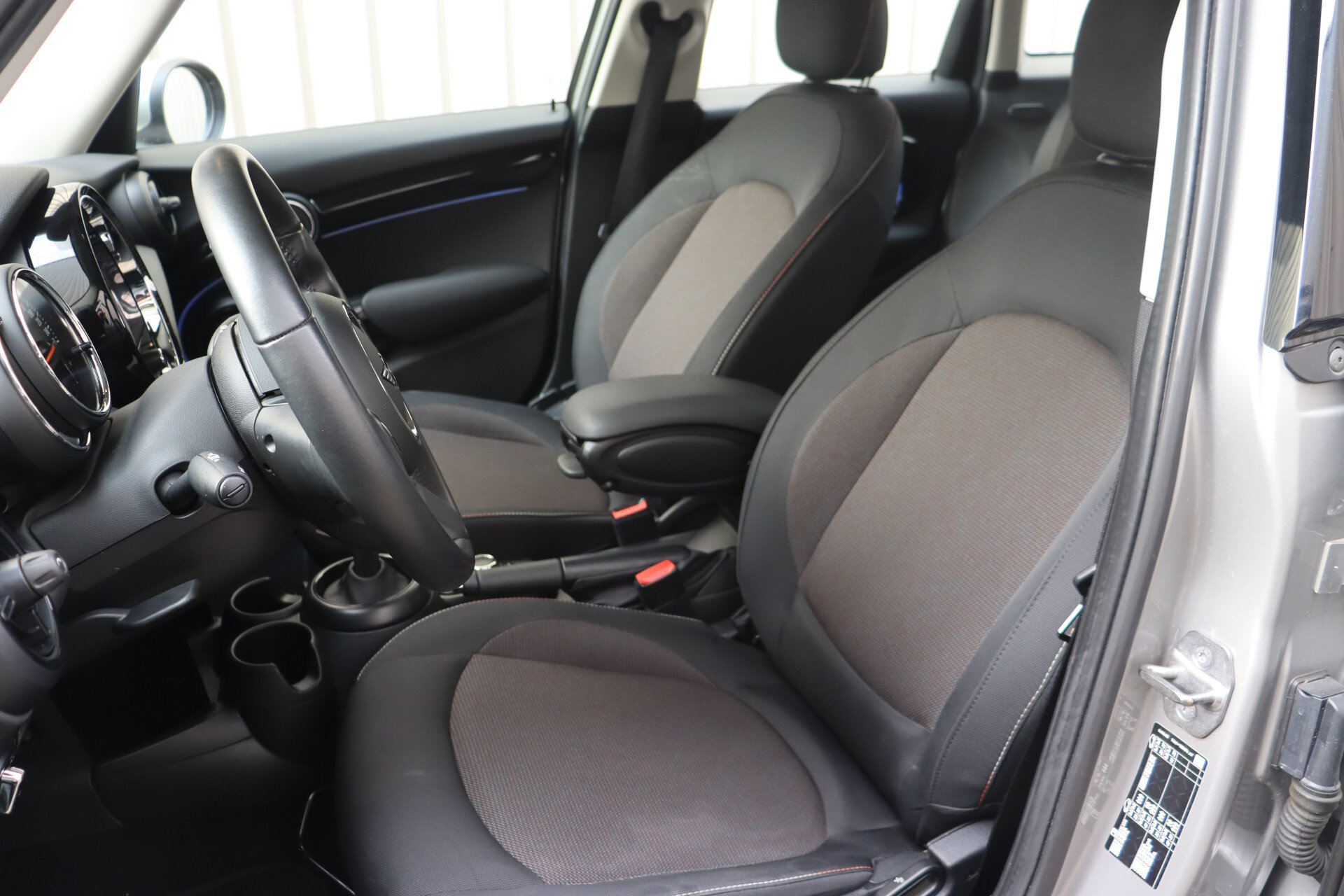 MINI Hatchback Cooper Classic Automaat - Afbeelding 4