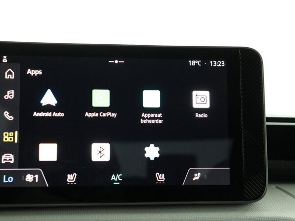 Apple Carplay/Android Auto Apple Carplay/Android Auto