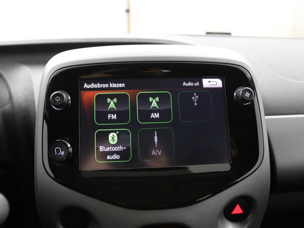 Apple Carplay/Android Auto Apple Carplay/Android Auto