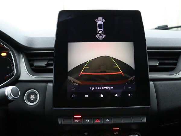Parkeersensoren achter met achteruitrijcamera en sonische weergave