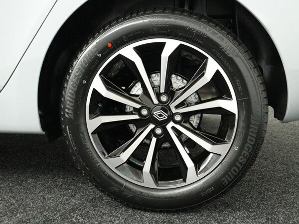 lichtmetalen wielen 16" 'Boa Vista Noir Diamantée' lichtmetalen wielen 16" 'Boa Vista Noir Diamantée'