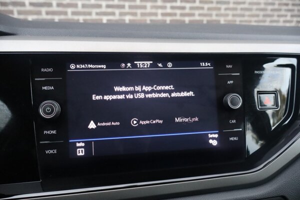 Apple Carplay/Android Auto Apple Carplay/Android Auto