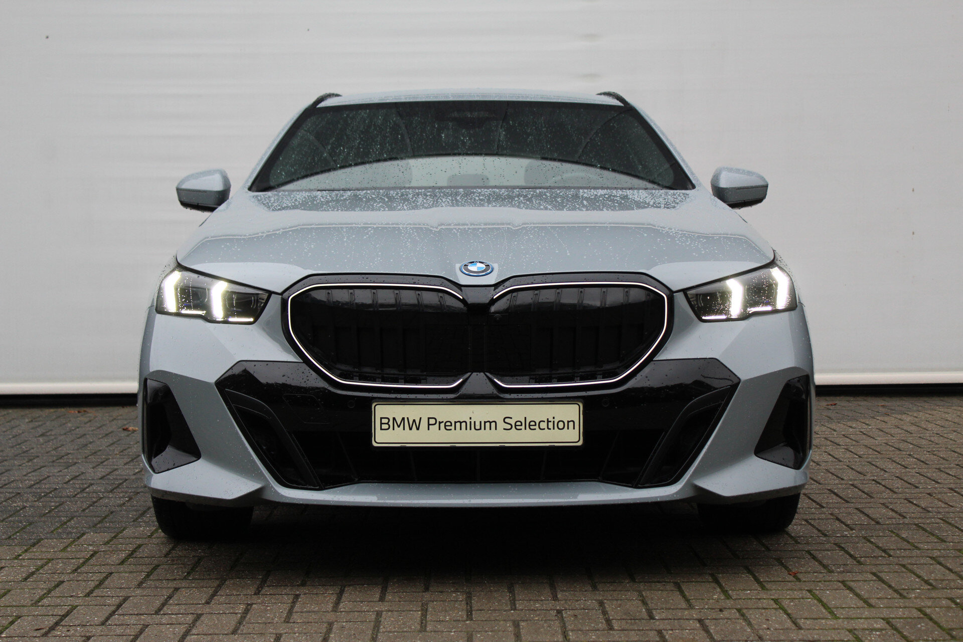 BMW 5 Serie Touring 550e xDrive M Sport Automaat - Afbeelding 2