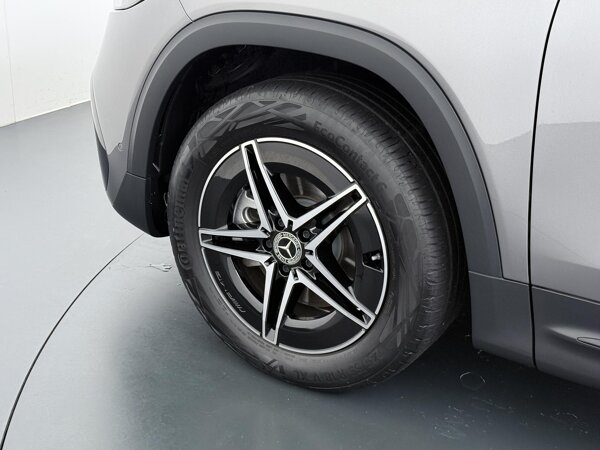 18" vijfspaaks lichtmetalen AMG-velgen 18" vijfspaaks lichtmetalen AMG-velgen