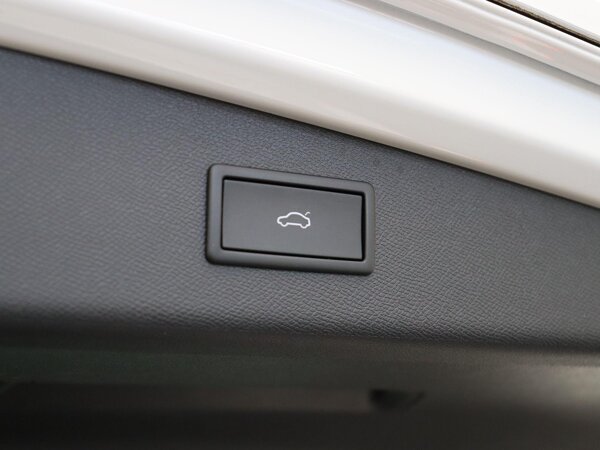 Elektrische bedienbare achterklep incl. voetbediening