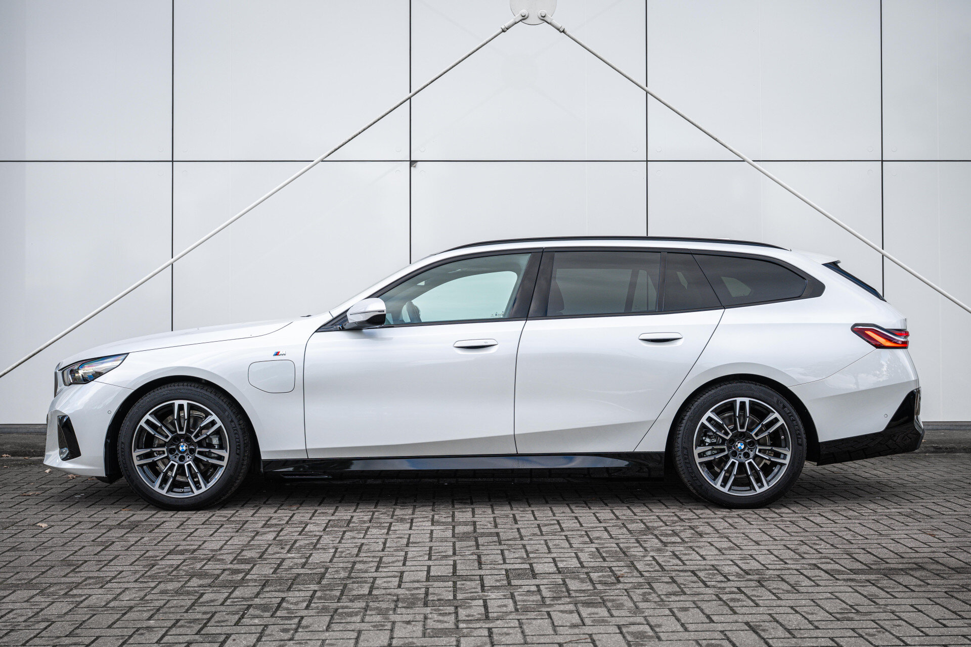 BMW 5 Serie Touring 530e M Sport Automaat - Afbeelding 2