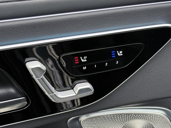 Multicontourstoelen vooraan met massage-functie Multicontourstoelen vooraan met massage-functie