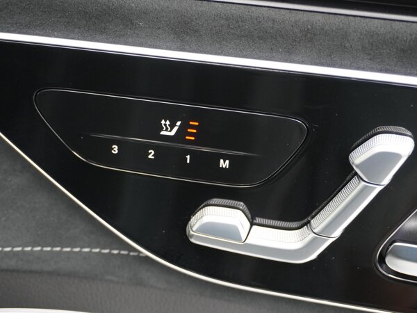 Verwarmde stoelen vooraan Verwarmde stoelen vooraan