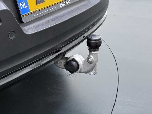 Trekhaak met semi elektrisch inklapbare kogel, 13-polig Trekhaak met semi elektrisch inklapbare kogel, 13-polig