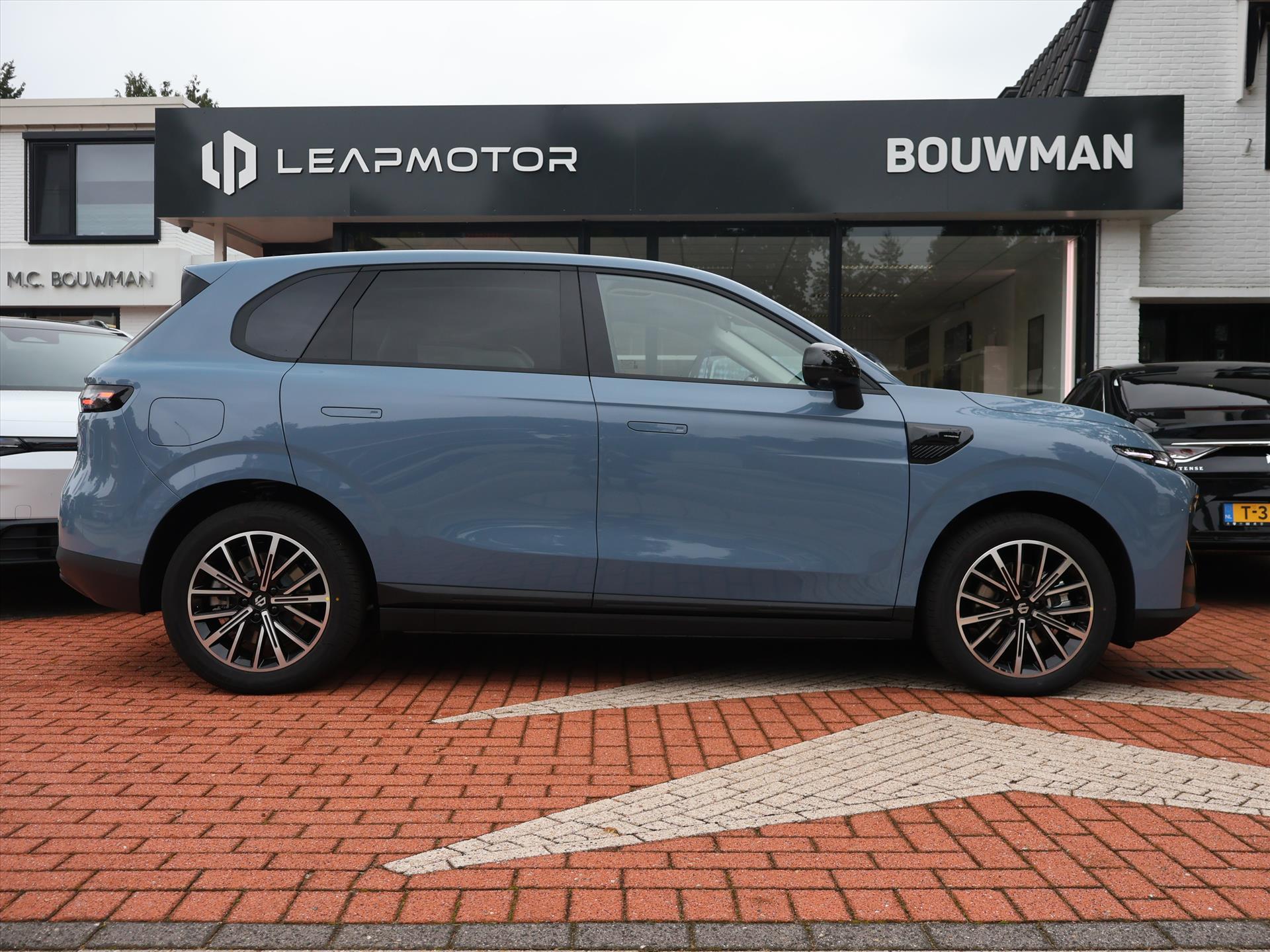 Leapmotor B10 EV 67,1 kWh 218PK Design ProMax, Rijklaarprijs | NIEUW | Panoramadak | Navigatie | Camera | Adaptieve Cruise Control - Afbeelding 5