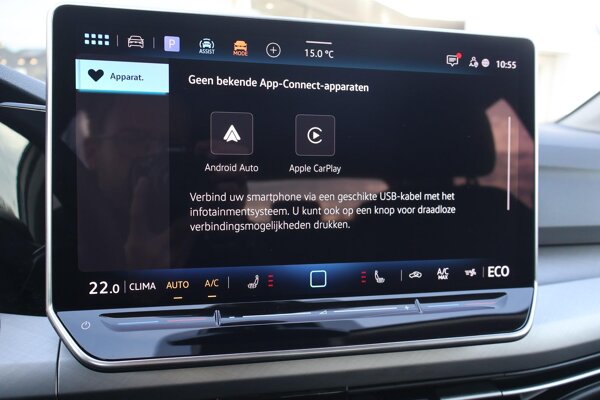 Apple Carplay/Android Auto Apple Carplay/Android Auto